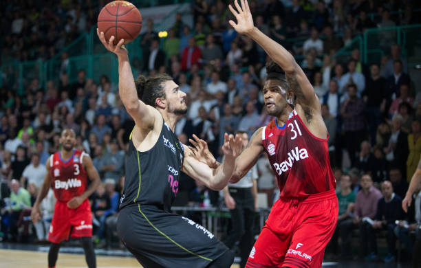 姆巴耶的崛 姆巴耶的崛