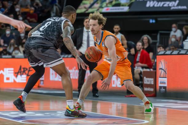 资金和阵容 资金和阵容