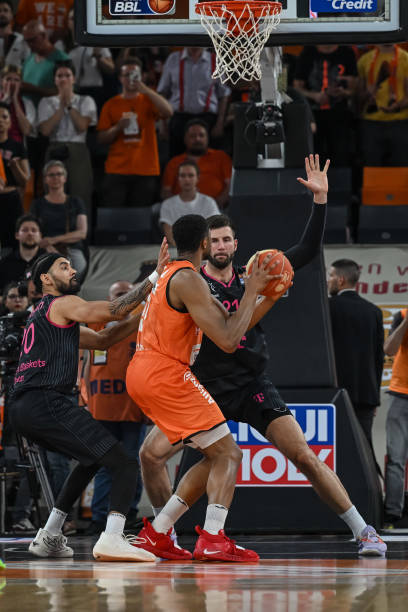 后卫在禁区 后卫在禁区